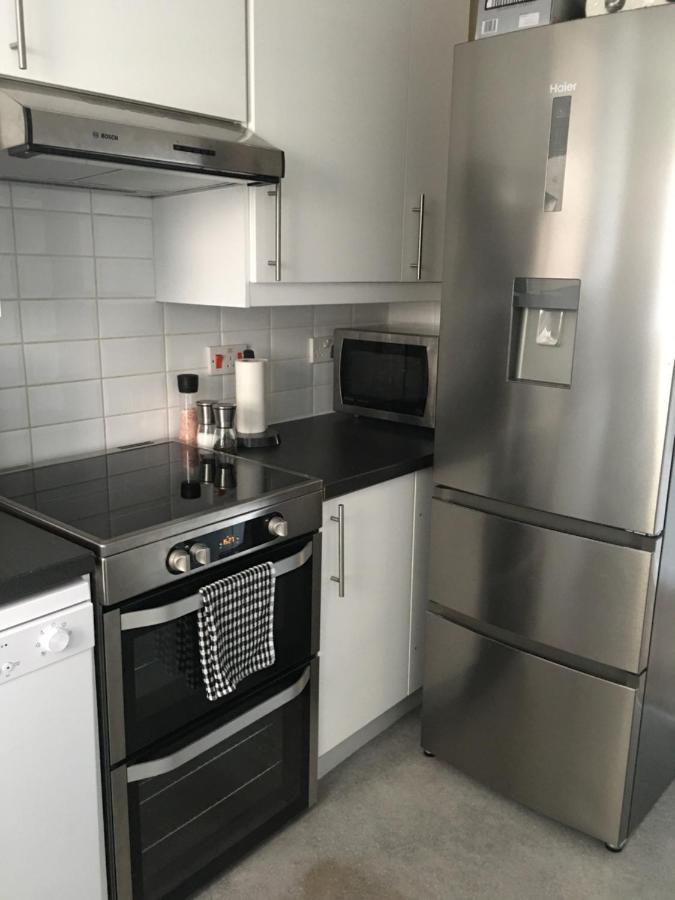 Comfortable Rooms With Live In Host, Walking Distance To The High St & More Glastonbury Exterior foto