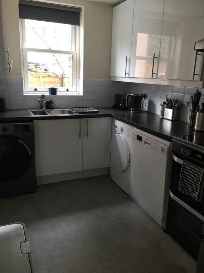 Comfortable Rooms With Live In Host, Walking Distance To The High St & More Glastonbury Exterior foto